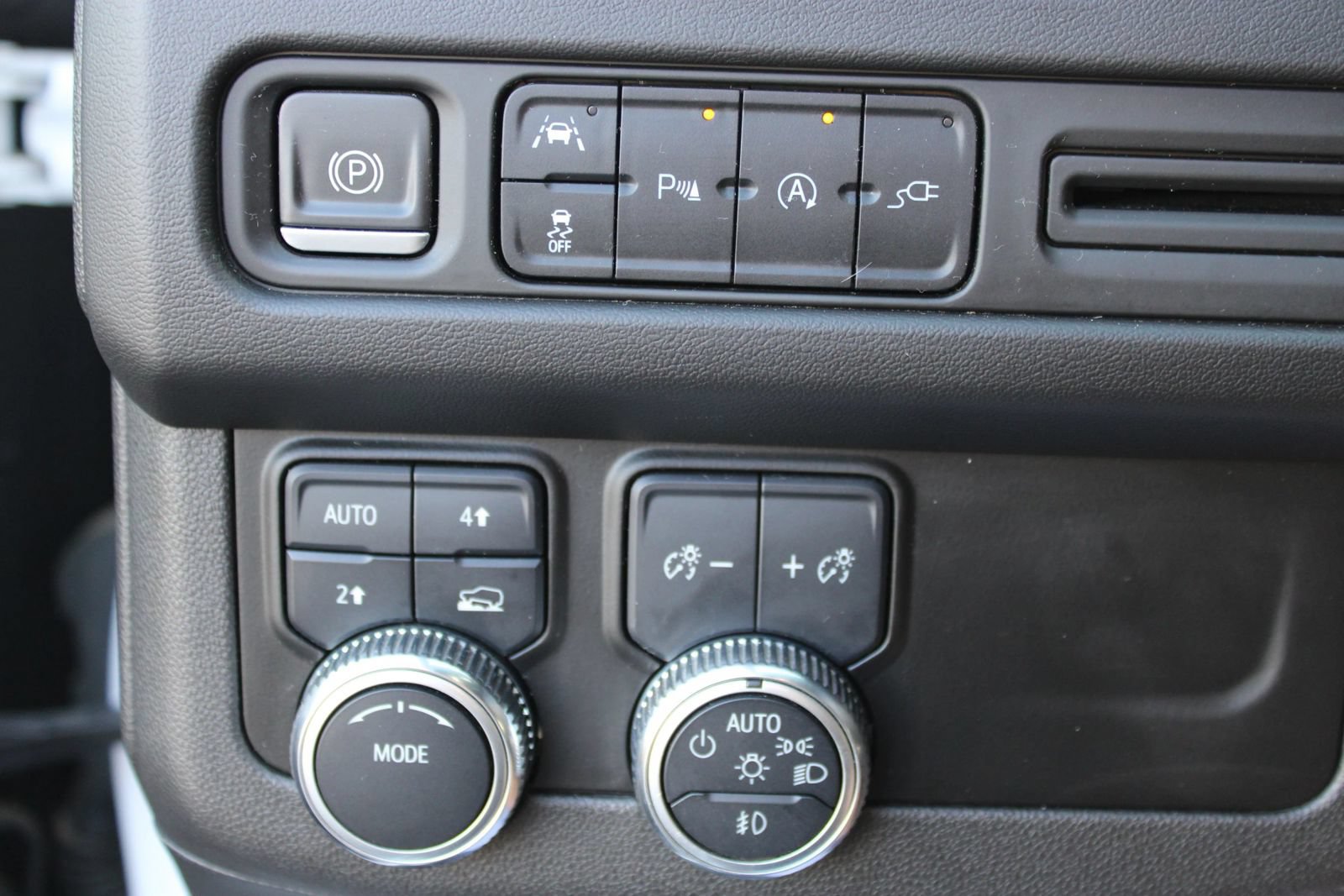 Used 2021 GMC Yukon XL SLT AWD/4WD image 31