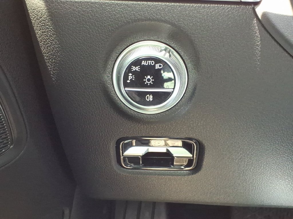 Used 2023 Mercedes-Benz C 300 4MATIC Sedan image 34