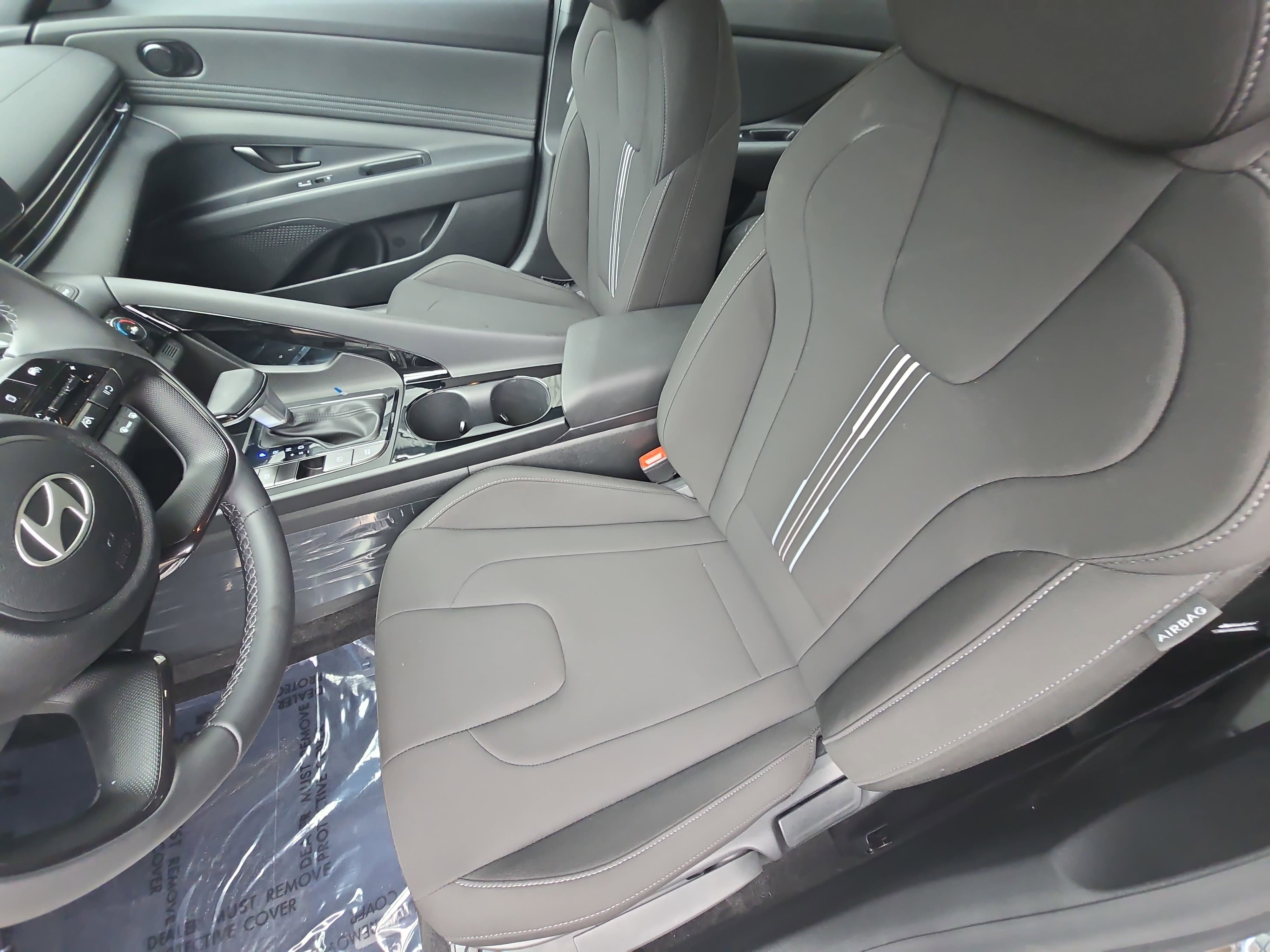 Certified 2025 Hyundai Elantra SEL FWD image 15