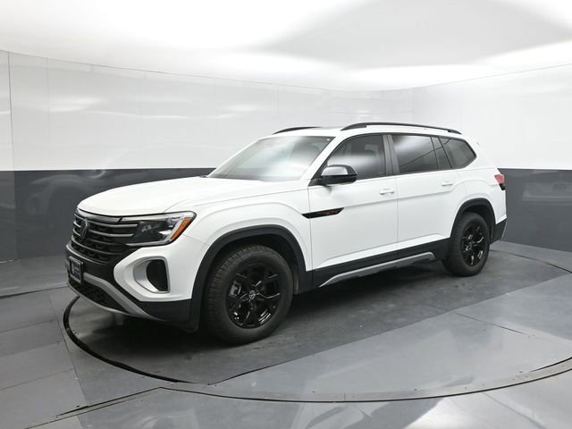 New 2025 Volkswagen Atlas Peak Edition SE