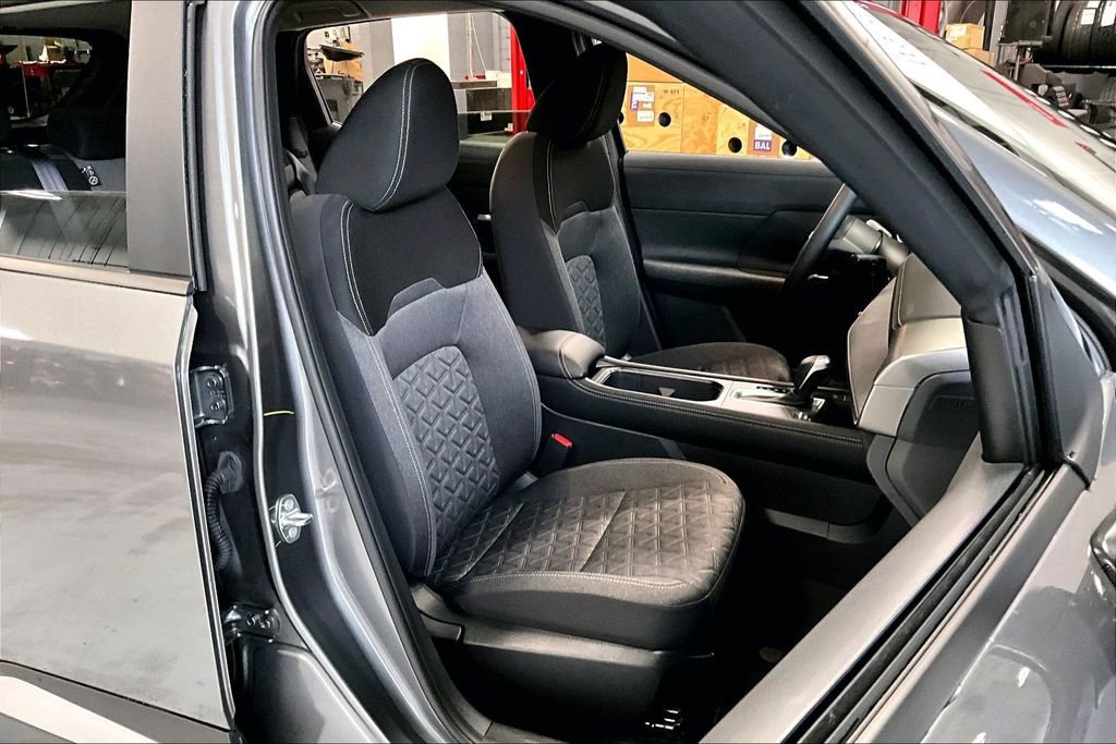 Certified 2025 Nissan Kicks SV image 6