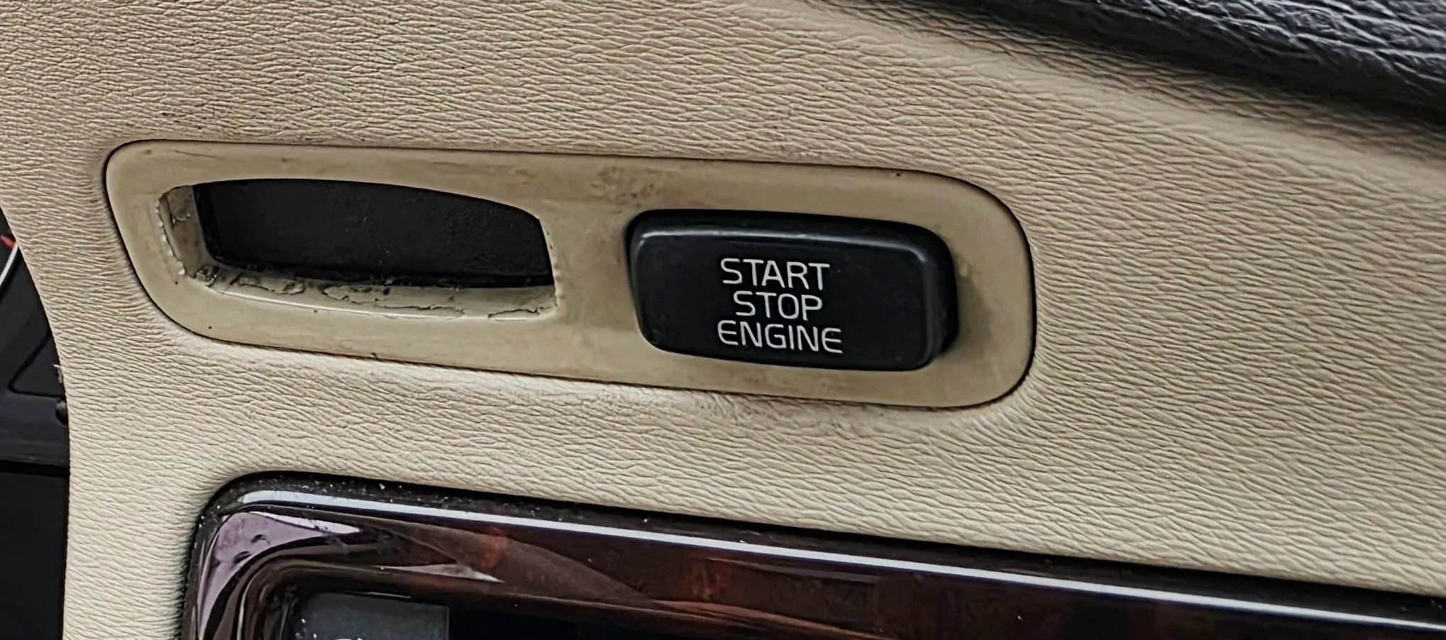 Used 2009 Volvo V70 FWD image 24