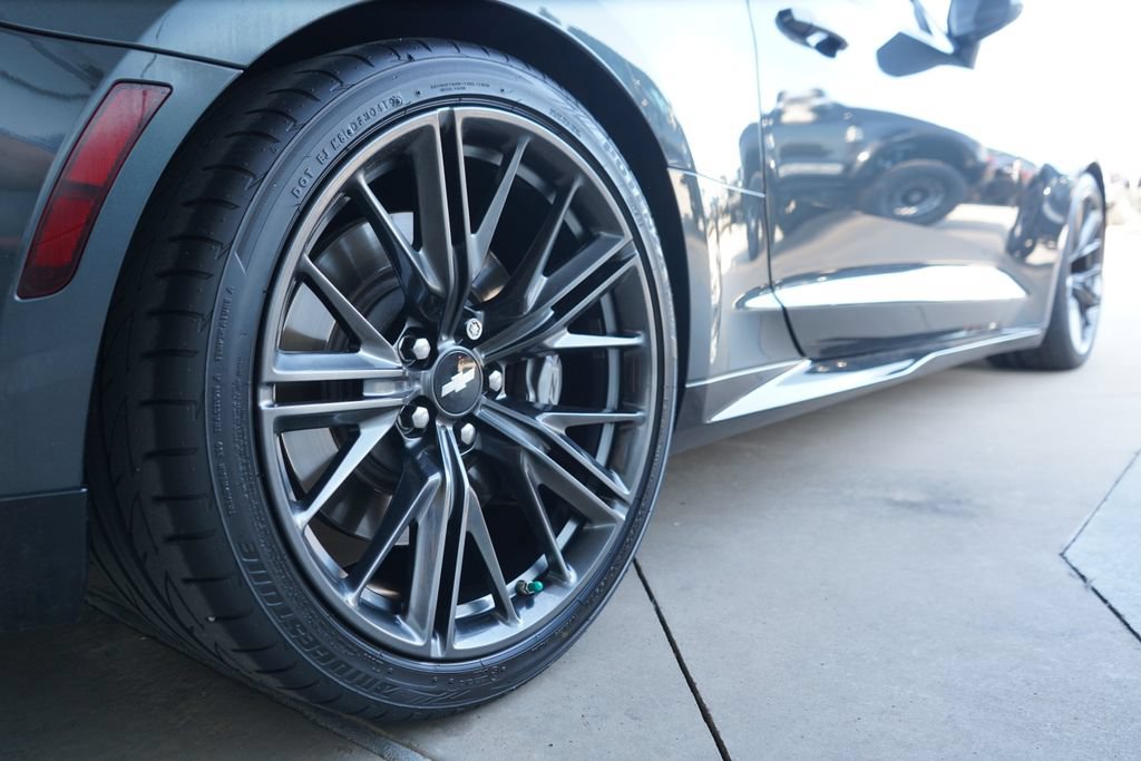 Used 2018 Chevrolet Camaro ZL1 RWD image 9