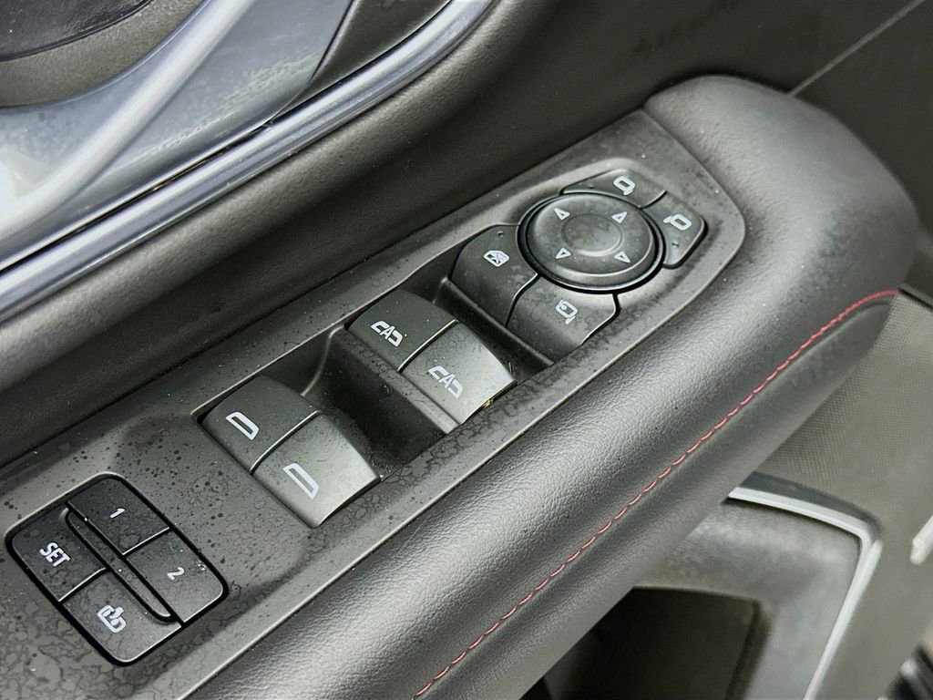 Used 2022 Chevrolet Suburban RST w/ Sport Performance Package image 21