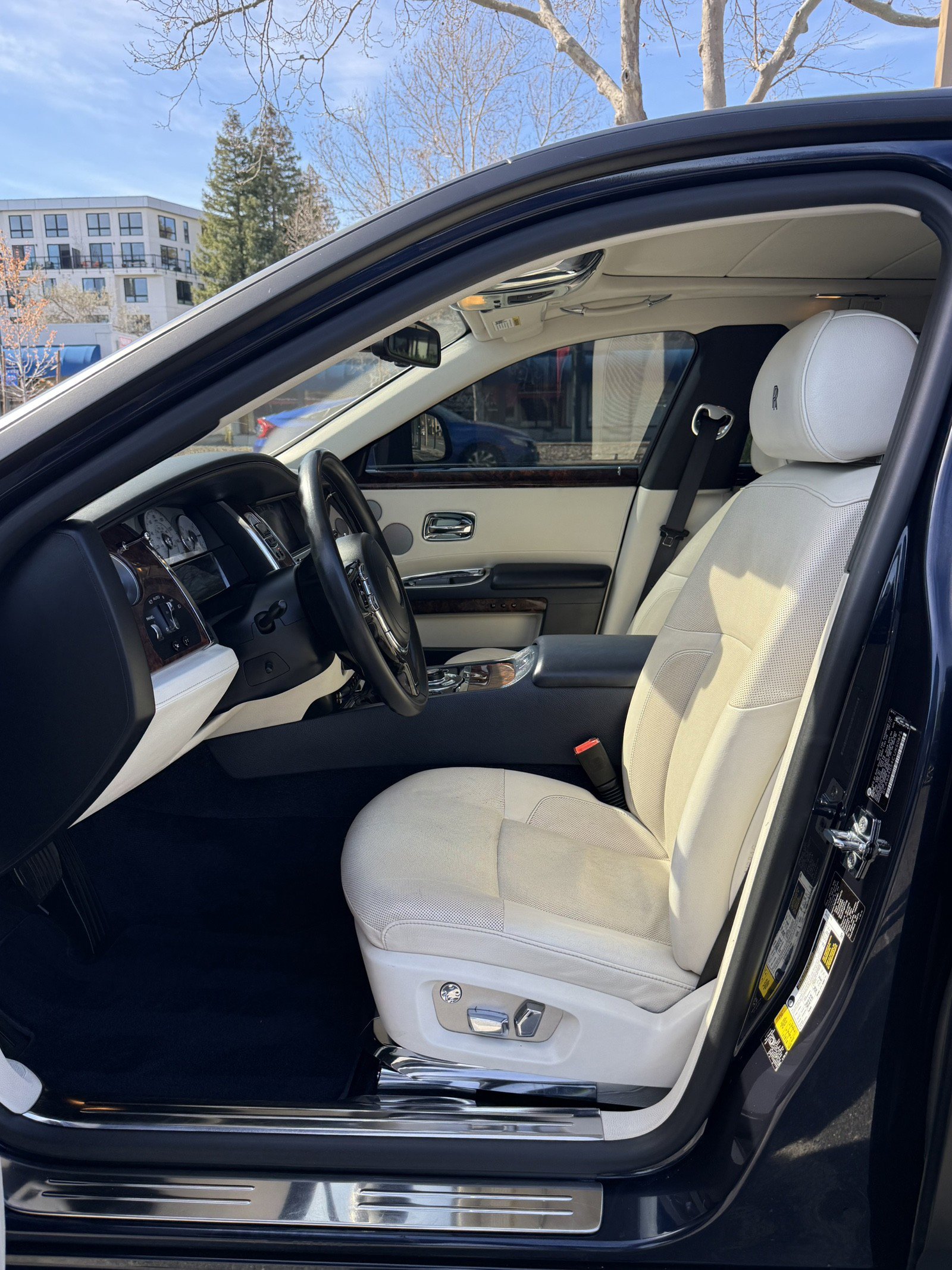 Used 2012 Rolls-Royce Ghost image 18