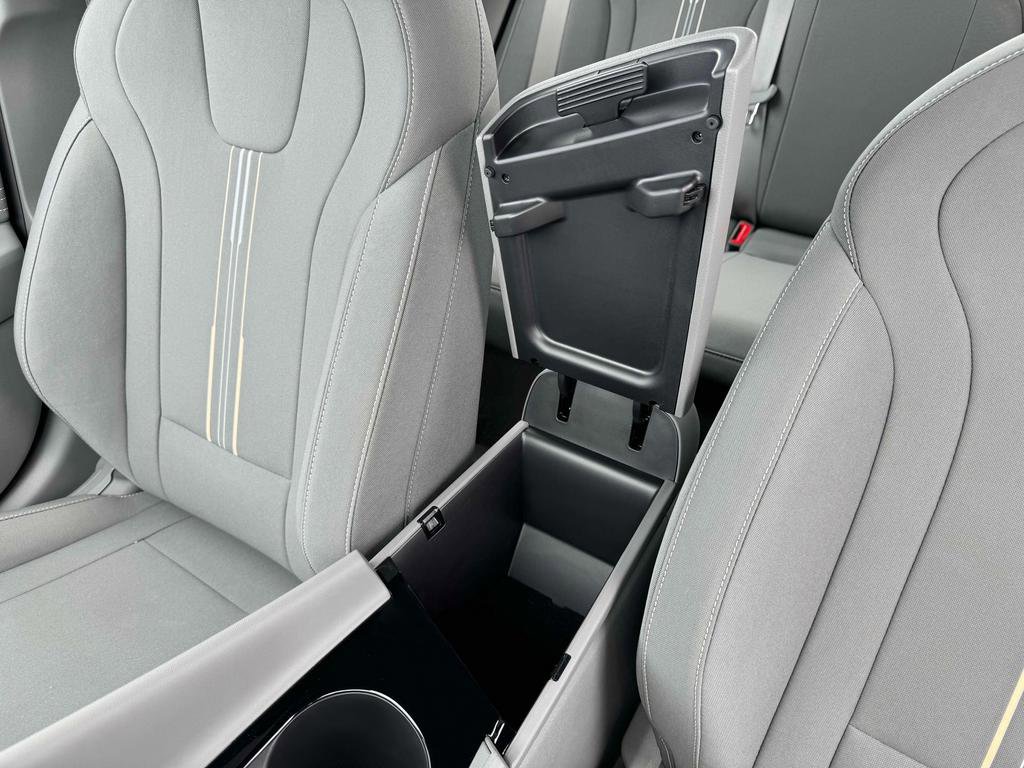New 2025 Hyundai Elantra SEL w/ Cargo Package FWD image 18