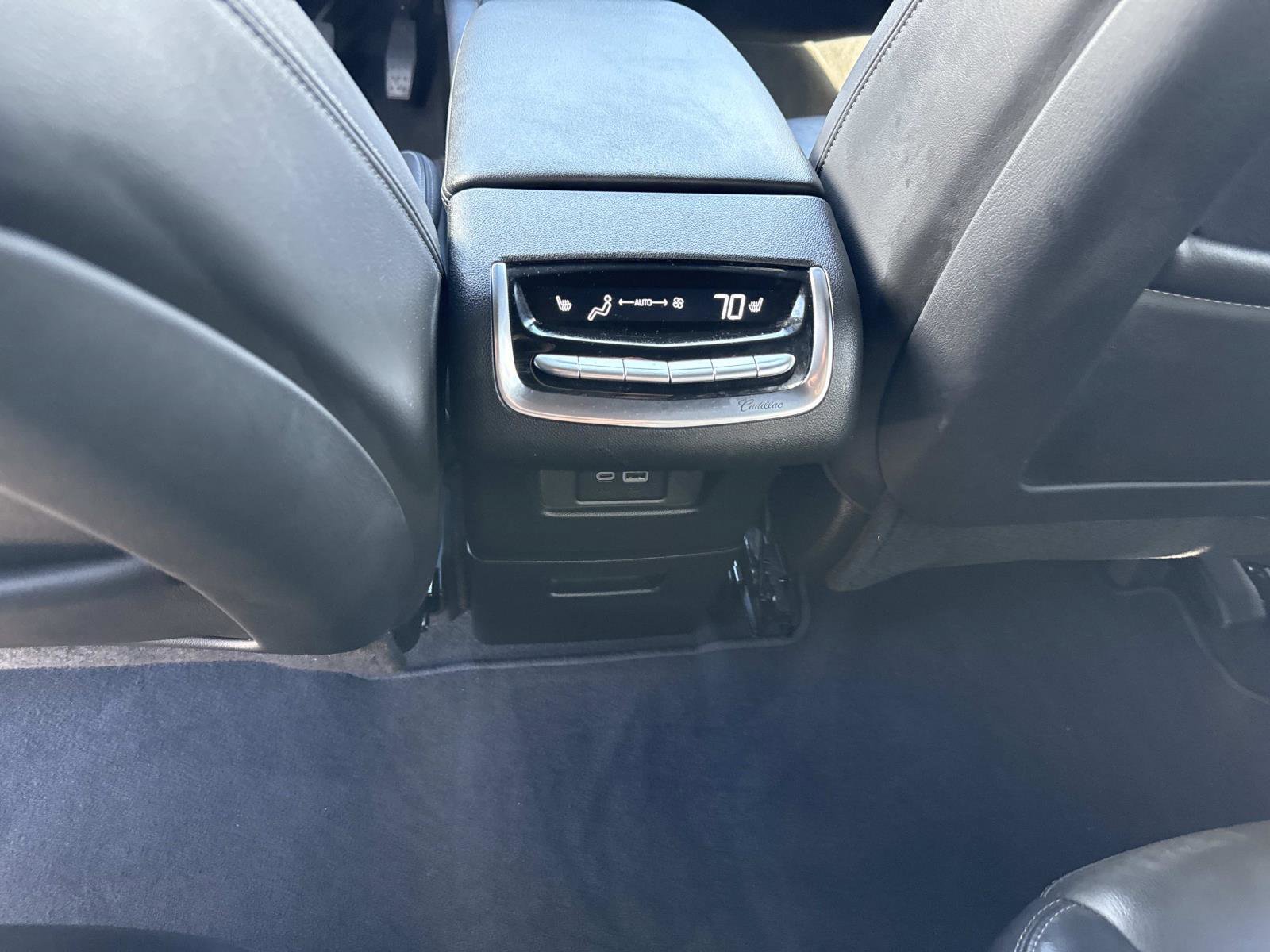 Used 2025 Cadillac XT6 Premium Luxury image 17