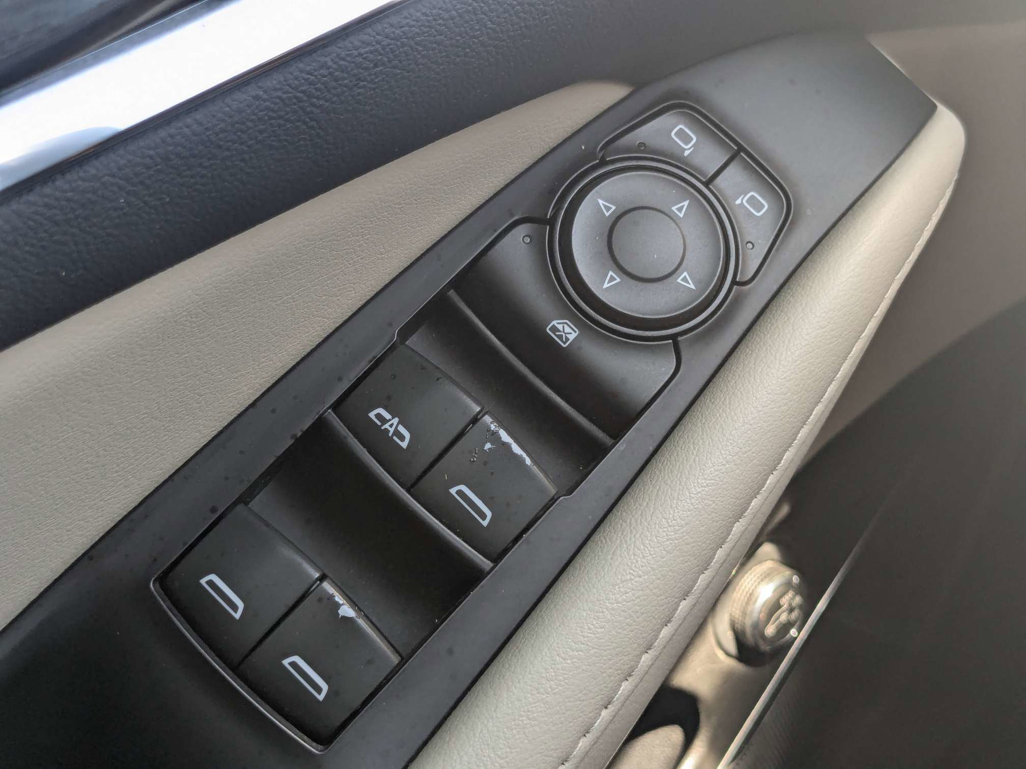 Used 2020 Buick Enclave Essence FWD image 29