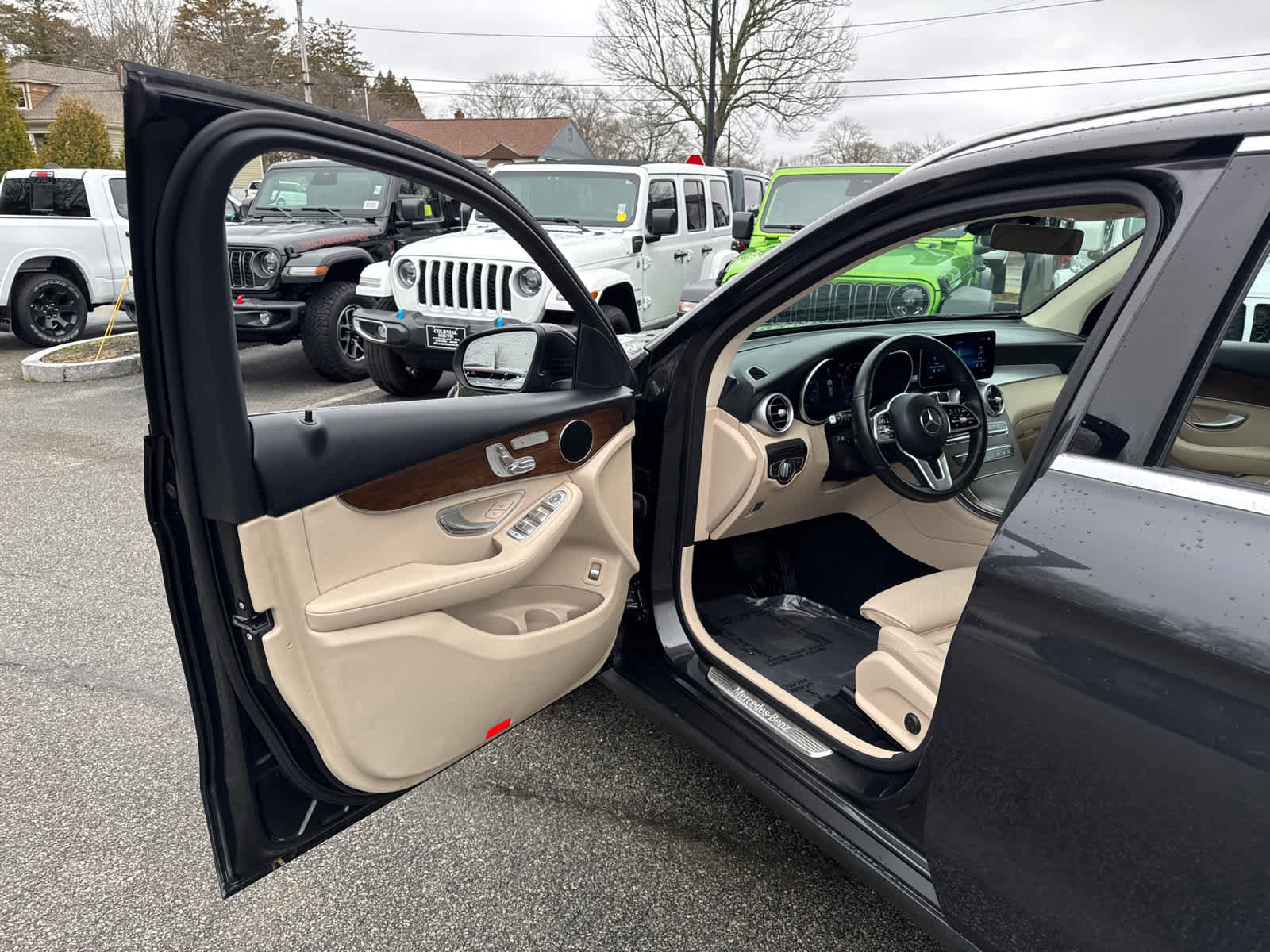 Used 2021 Mercedes-Benz GLC 300 4MATIC image 11