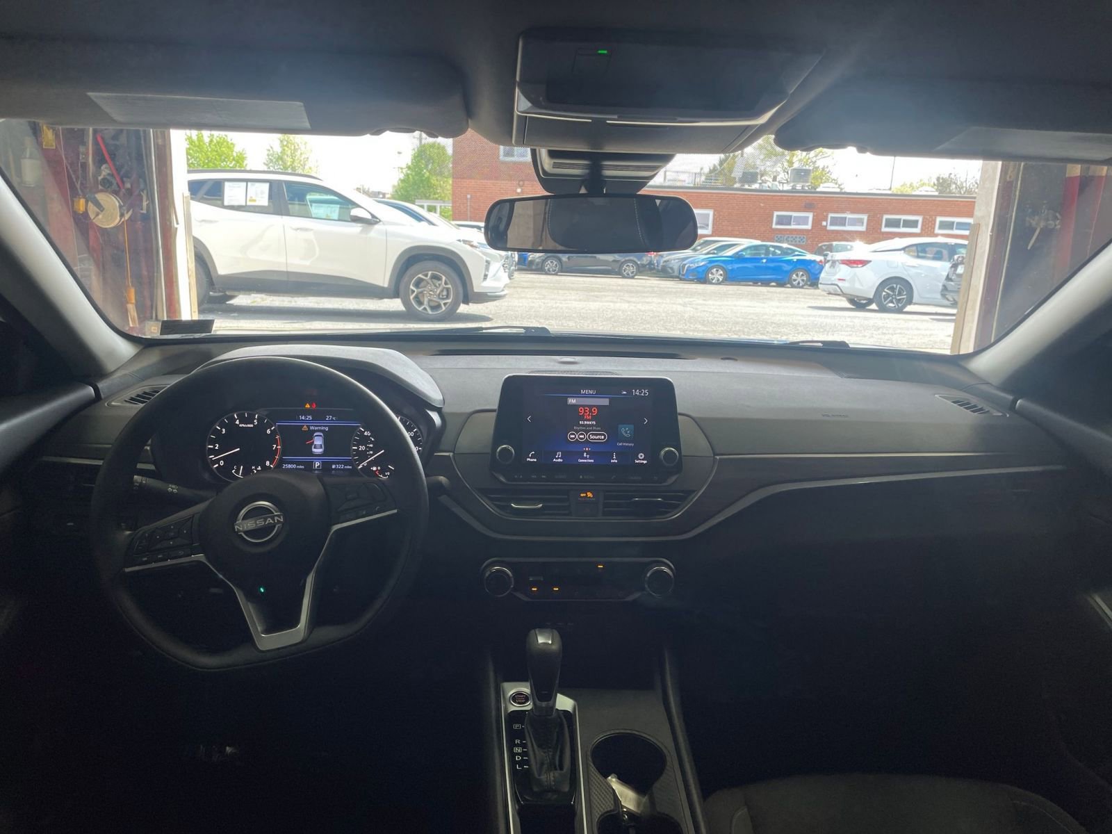 Used 2025 Nissan Altima 2.5 SV FWD image 34