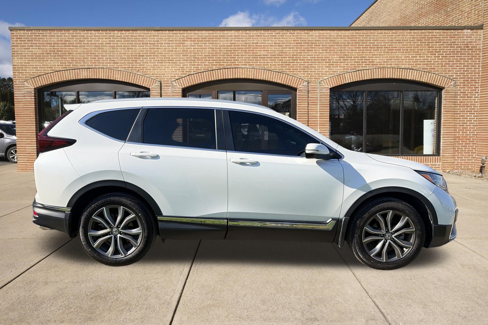 Used 2022 Honda CR-V Touring image 2