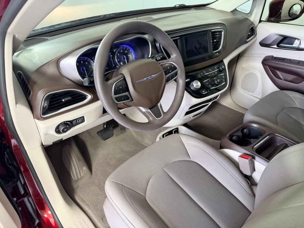 Used 2018 Chrysler Pacifica Touring Plus FWD image 30