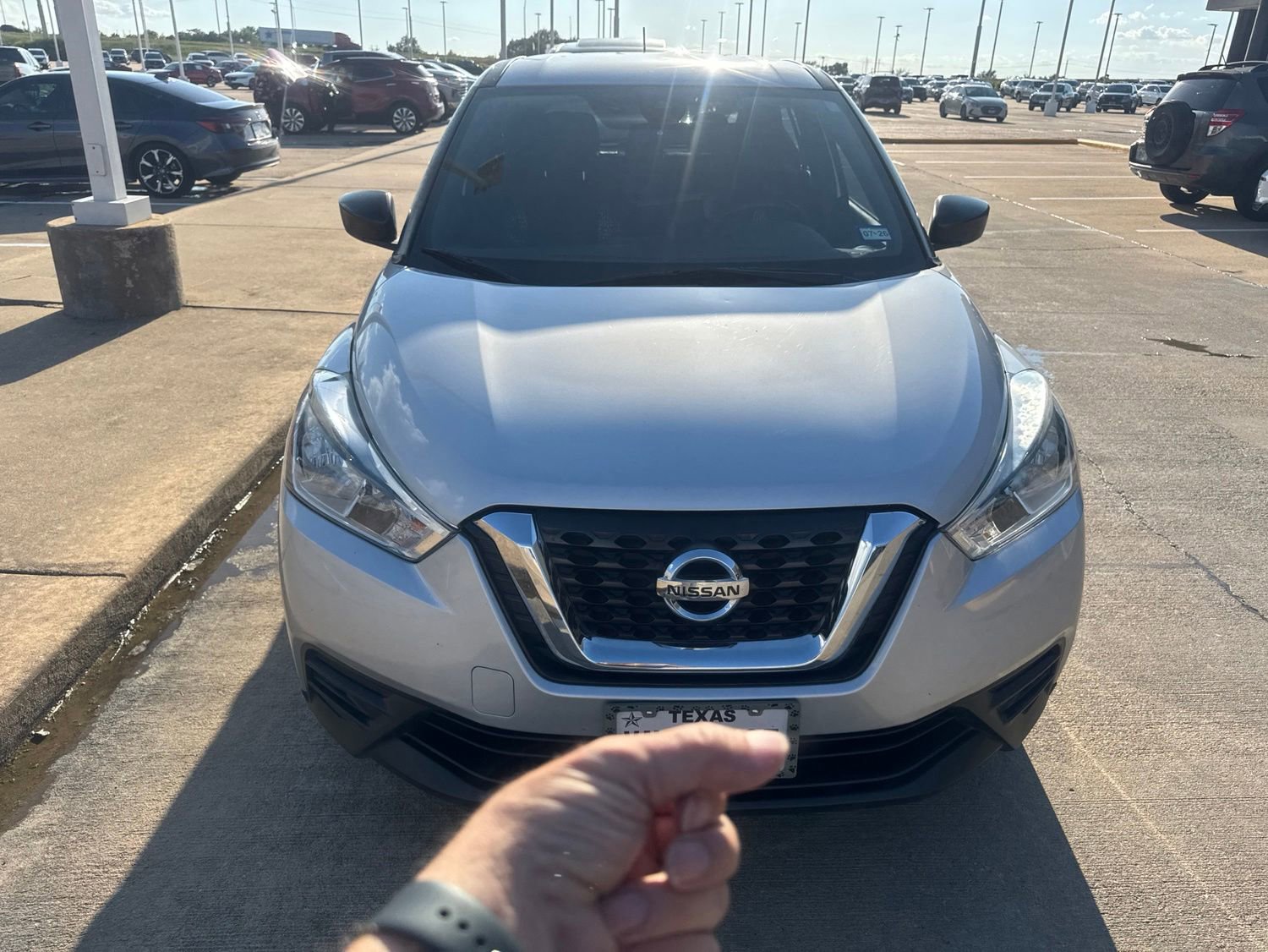 Used 2020 Nissan Kicks S FWD image 11