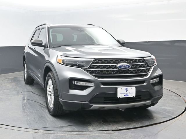 Used 2022 Ford Explorer XLT w/ Equipment Group 202A image 2