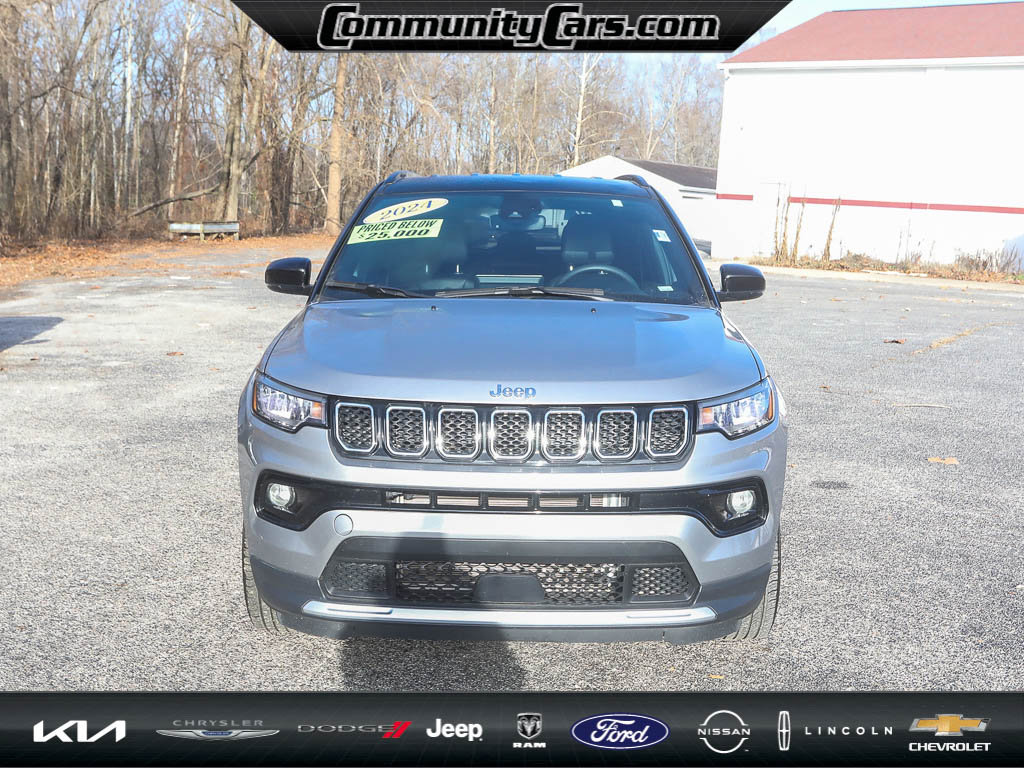 Used 2024 Jeep Compass Limited image 10