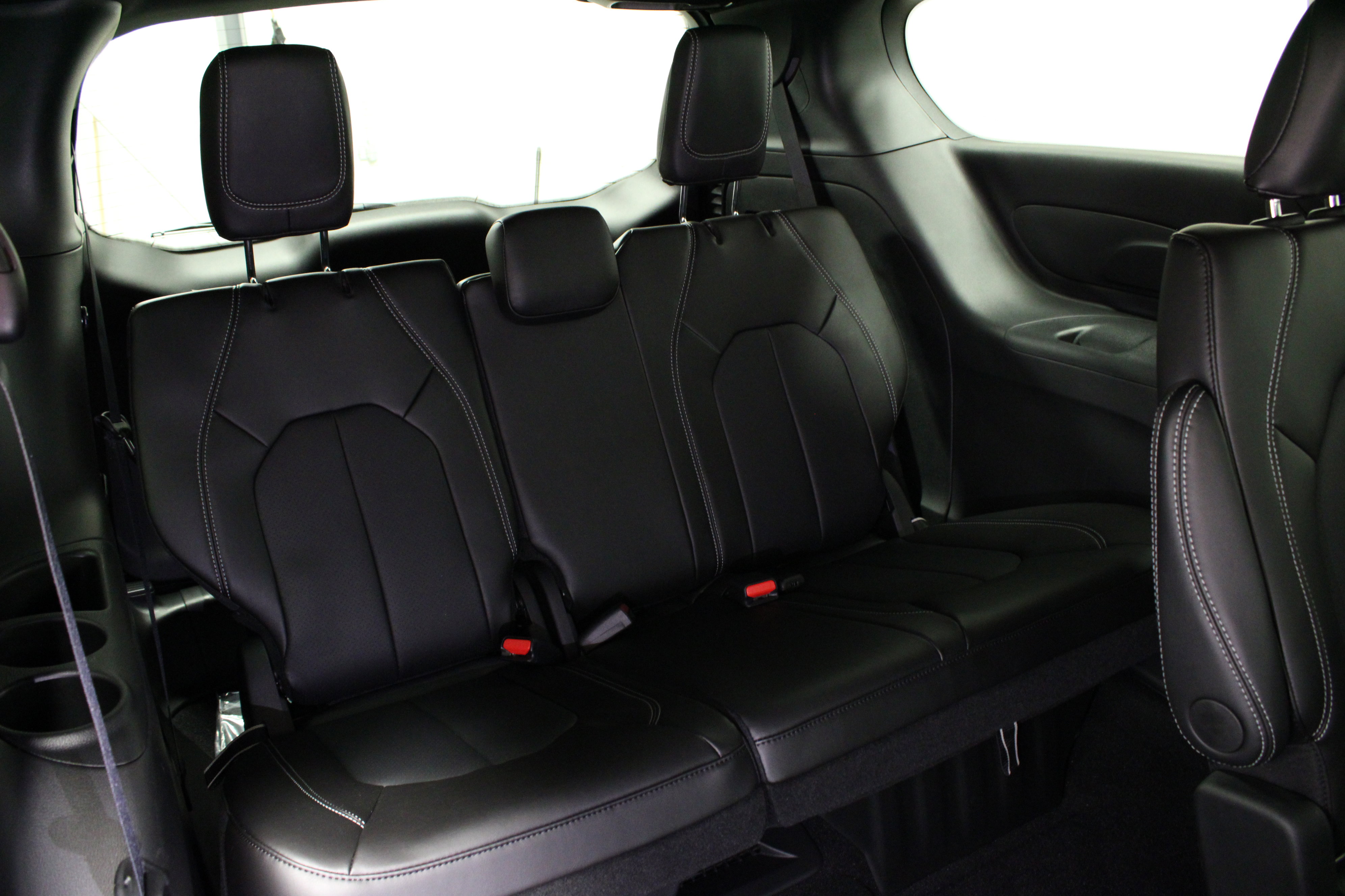 New 2026 Chrysler Pacifica Select AWD/4WD image 16