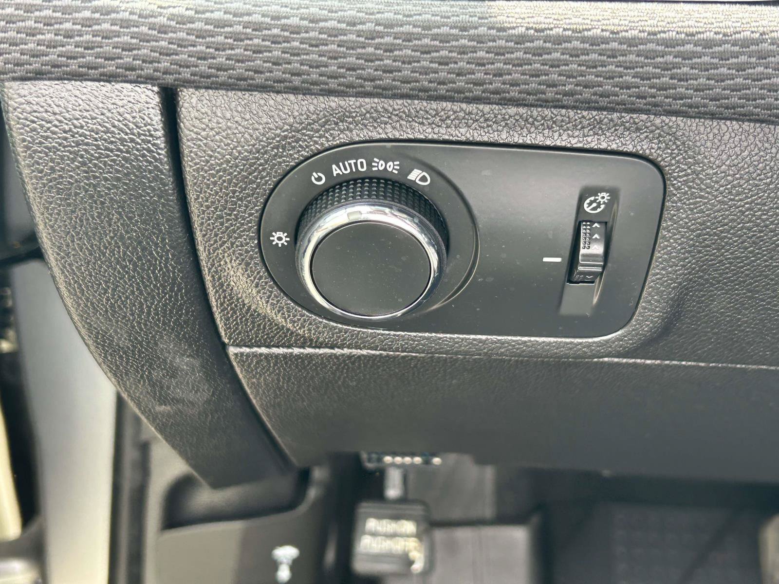 Used 2019 Chevrolet Cruze LS w/ LS Convenience Package FWD image 19