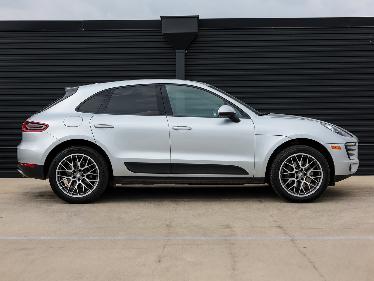 Certified 2018 Porsche Macan image 8