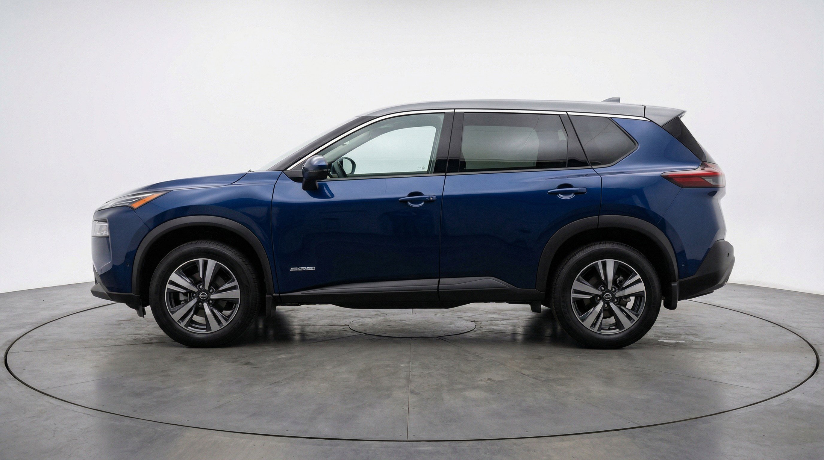 Used 2025 Nissan Rogue SV image 5