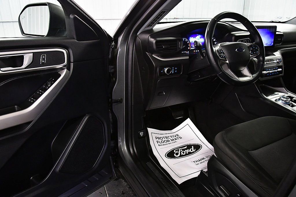 Used 2023 Ford Explorer XLT image 16