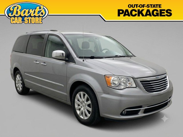 Used 2015 Chrysler Town & Country Limited Platinum FWD image 1