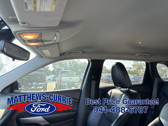 Used 2022 Jeep Cherokee Latitude w/ Trailer Tow Group AWD/4WD image 11