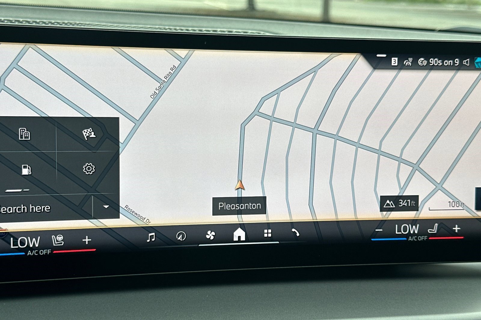 Used 2025 BMW 230i Coupe w/ Premium Package image 24