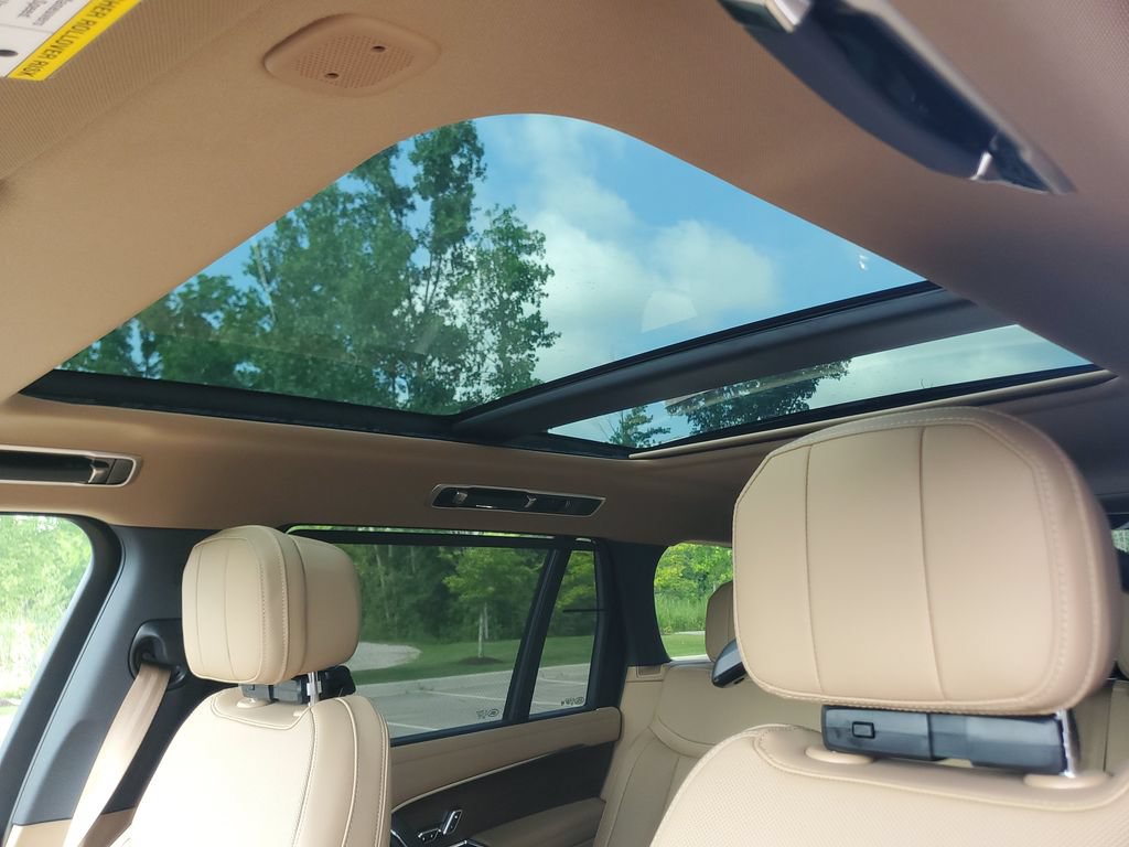 New 2026 Land Rover Range Rover Long Wheelbase SE AWD/4WD image 11