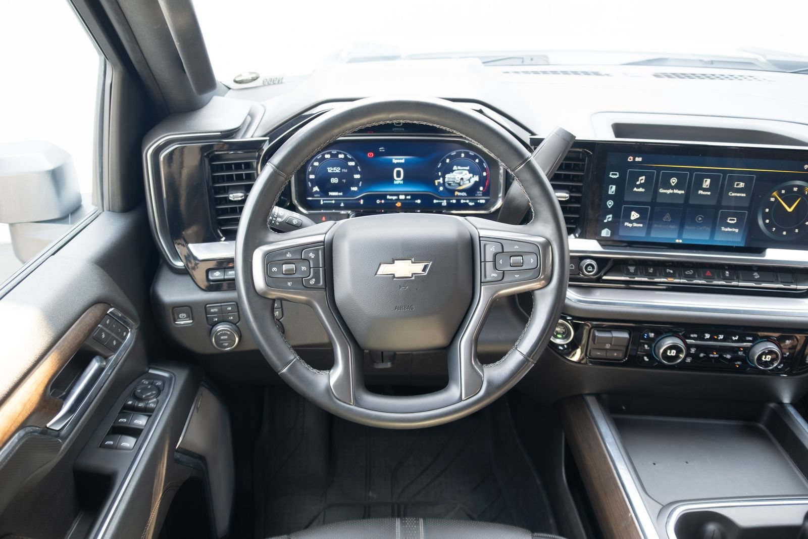 Used 2024 Chevrolet Silverado 3500 High Country w/ Technology Package AWD/4WD image 2