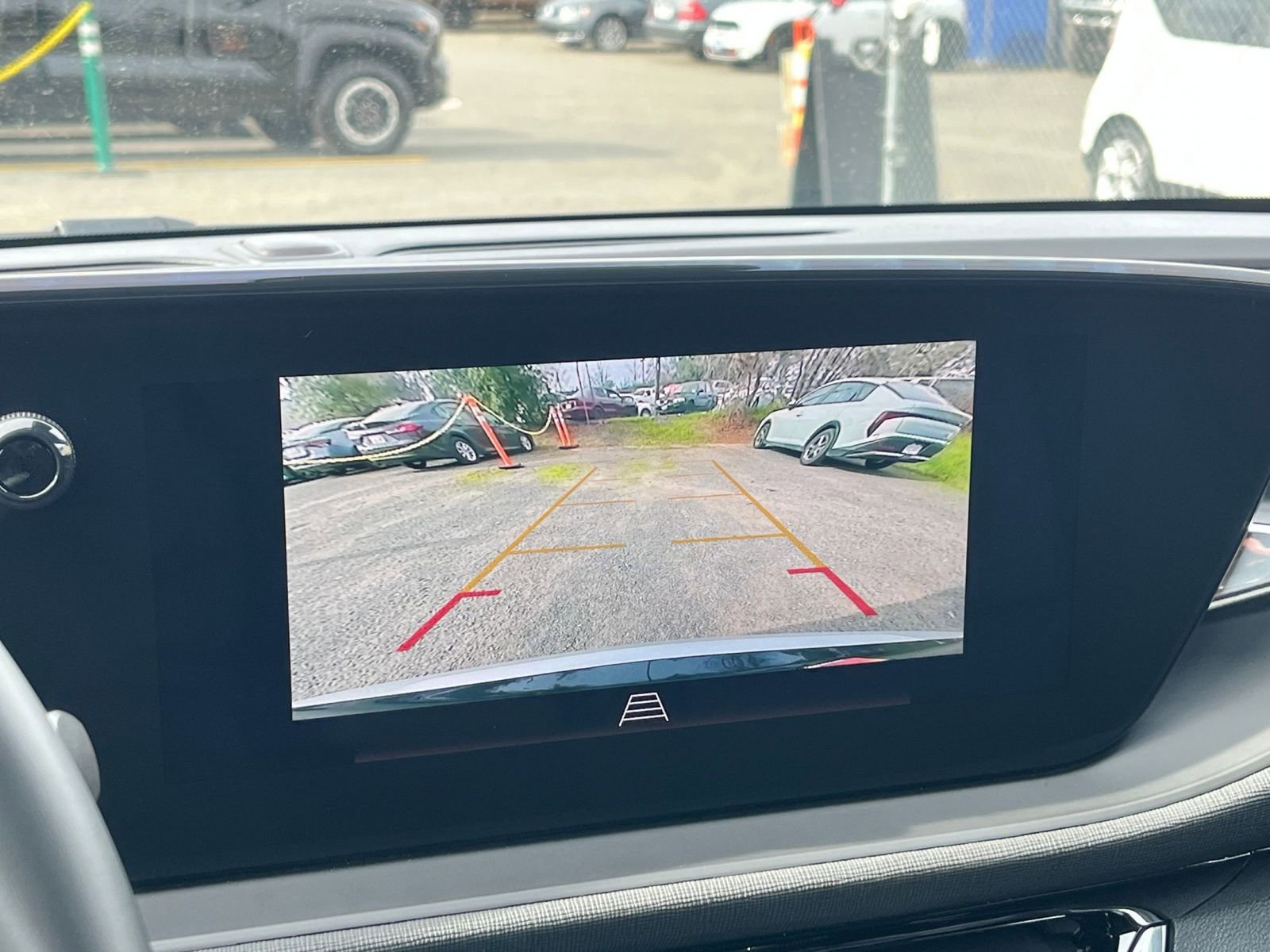 Used 2025 Buick Envista Sport Touring image 17