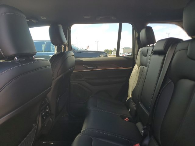 New 2026 Jeep Grand Cherokee Limited w/ Trailer Tow Package AWD/4WD image 10