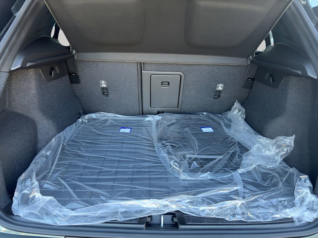 New 2026 Volvo XC40 B4 Core w/ Protection Package FWD image 13