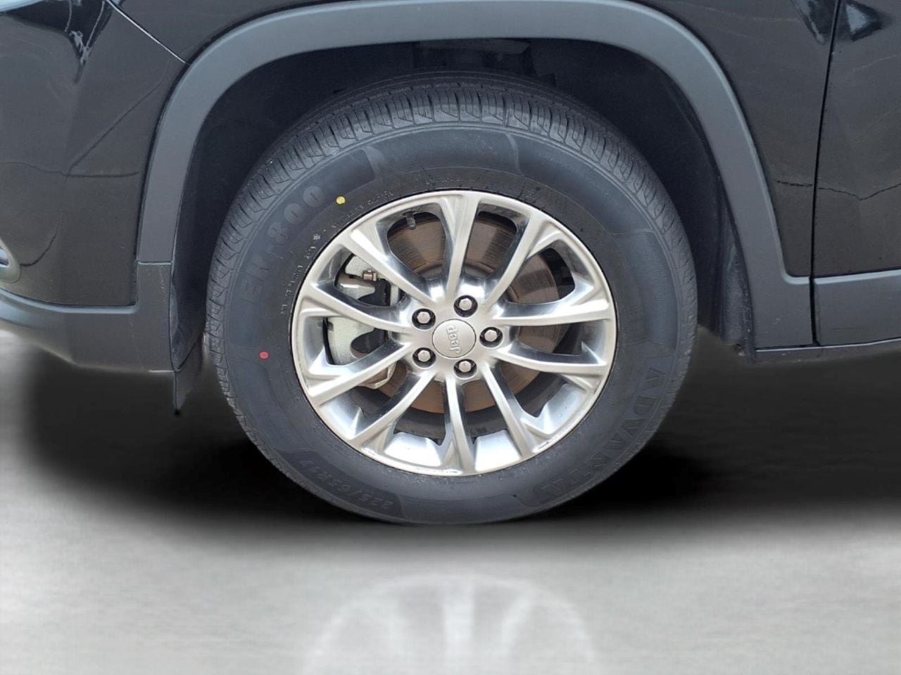 Used 2021 Jeep Cherokee Latitude Lux w/ Mopar Interior Package AWD/4WD image 10