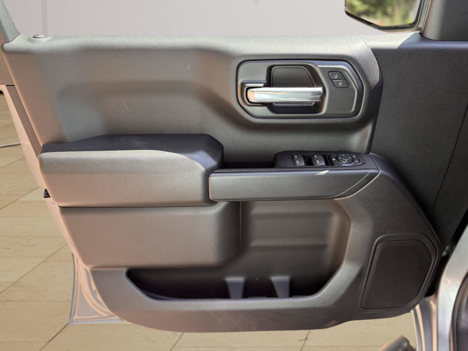New 2026 Chevrolet Silverado 1500 Custom w/ LPO, Dark Essentials Package AWD/4WD image 17