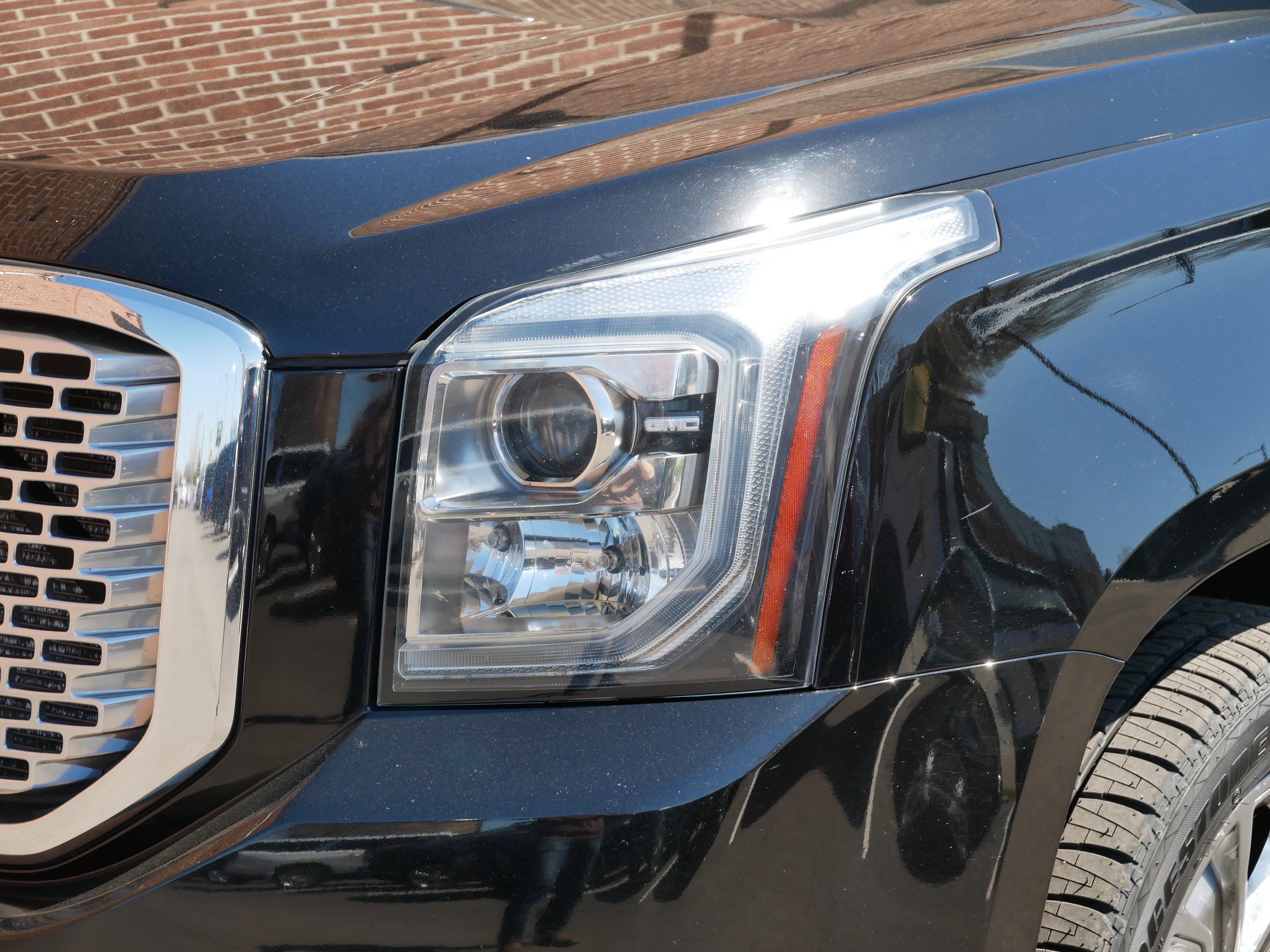 Used 2016 GMC Yukon Denali AWD/4WD image 5