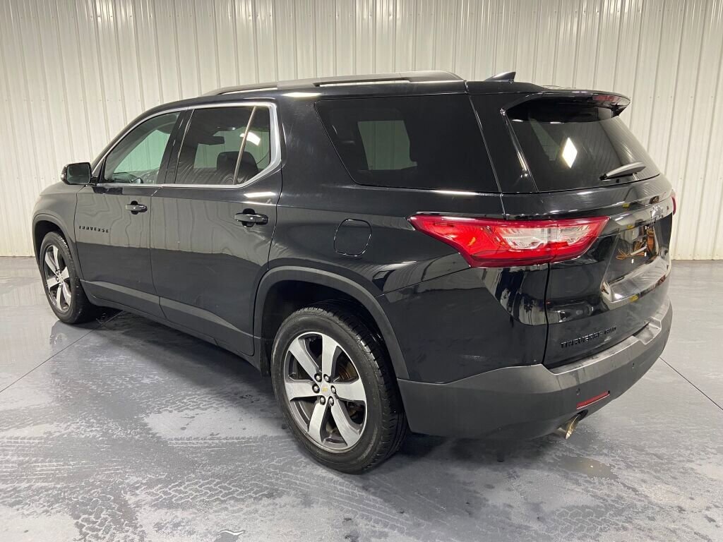 Used 2019 Chevrolet Traverse LT w/ LT Premium Package image 3
