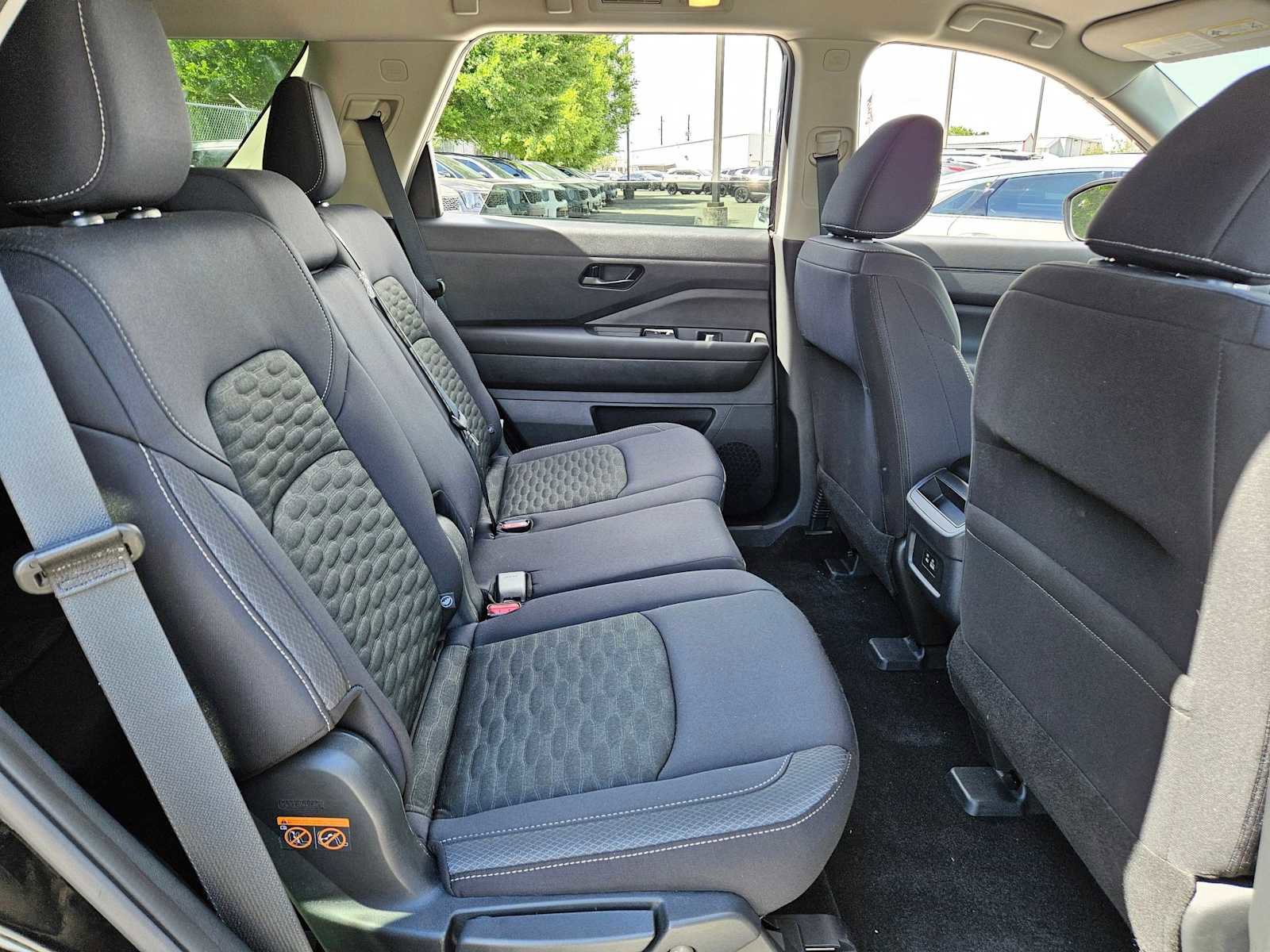 Used 2025 Nissan Pathfinder S image 18