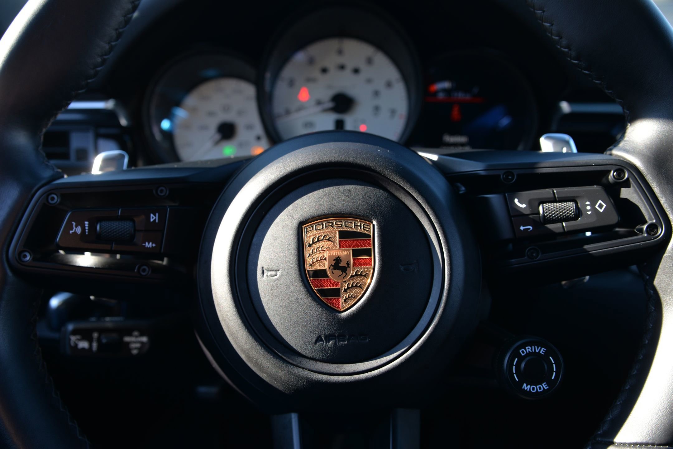 Certified 2024 Porsche Macan Turbo image 32