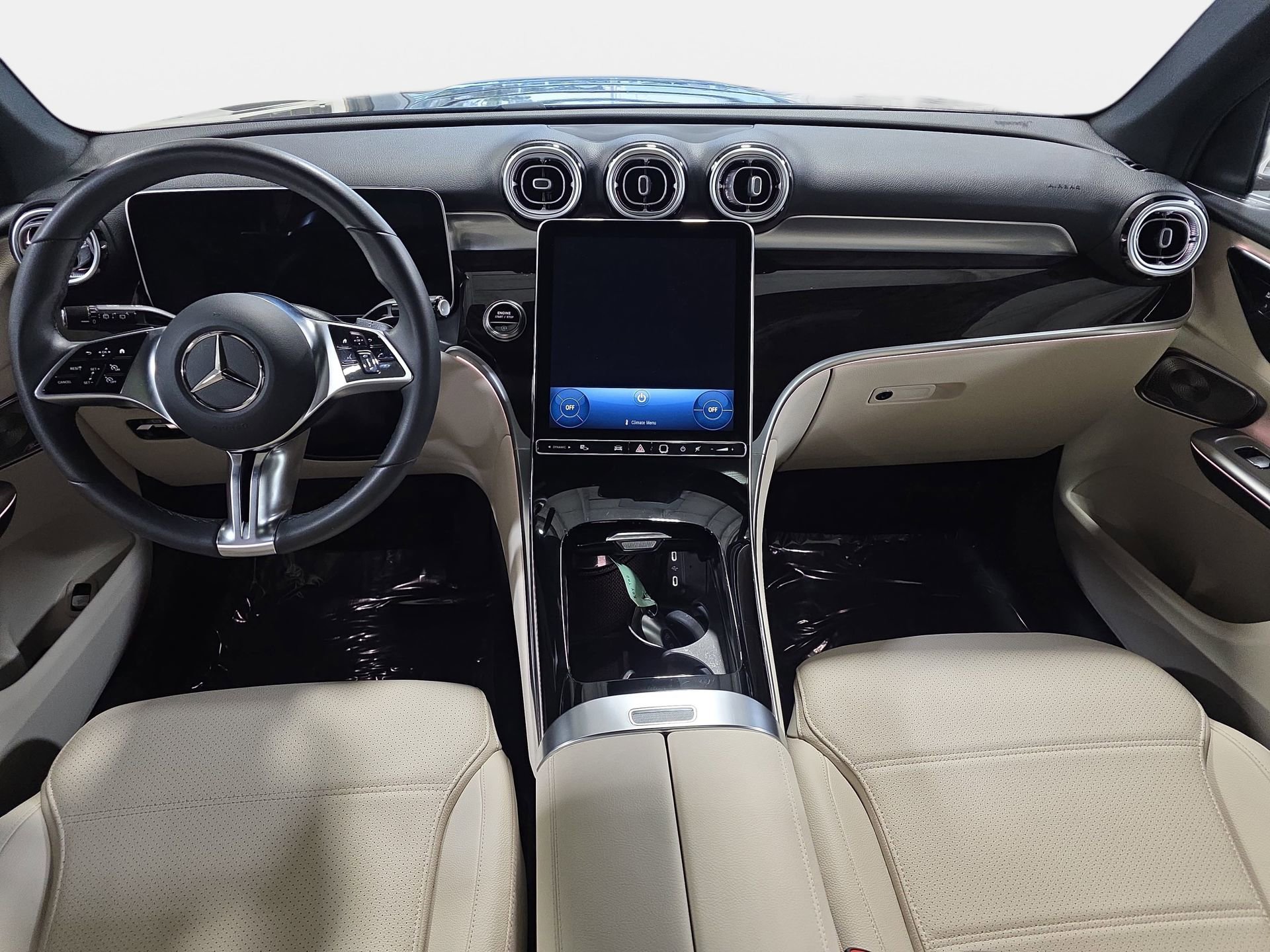 Used 2025 Mercedes-Benz GLC 300 4MATIC image 9