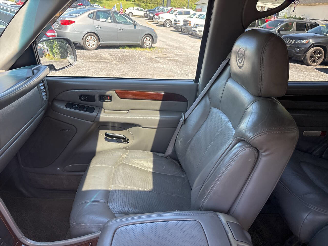 Used 2002 Cadillac Escalade AWD image 16