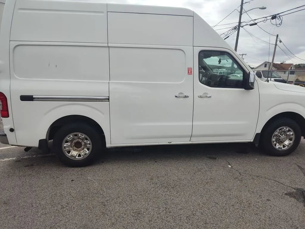 Used 2017 Nissan NV 3500 SL image 6