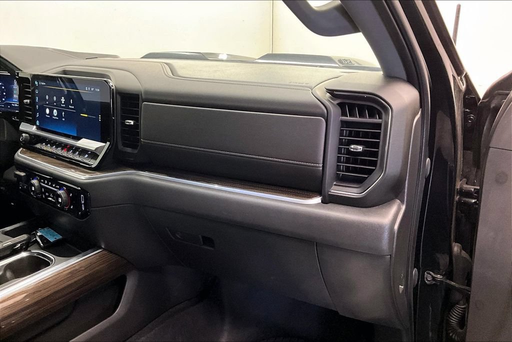 Used 2022 Chevrolet Silverado 1500 LT Trail Boss w/ LT Trail Boss Premium Package AWD/4WD image 15