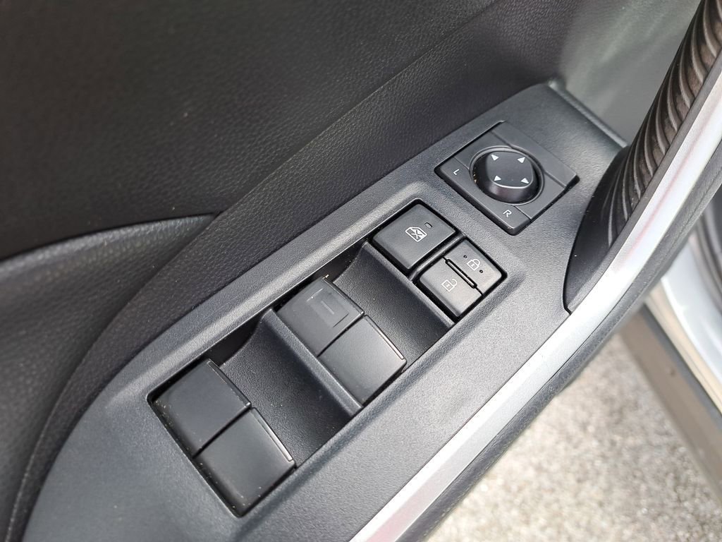 Used 2021 Toyota RAV4 LE image 14