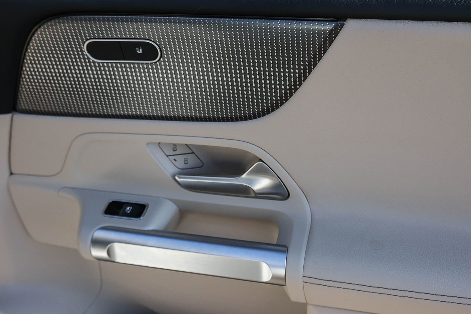 Used 2022 Mercedes-Benz GLB 250 image 19