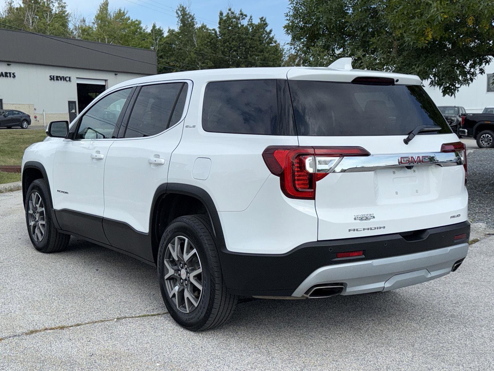 Used 2023 GMC Acadia SLE image 6