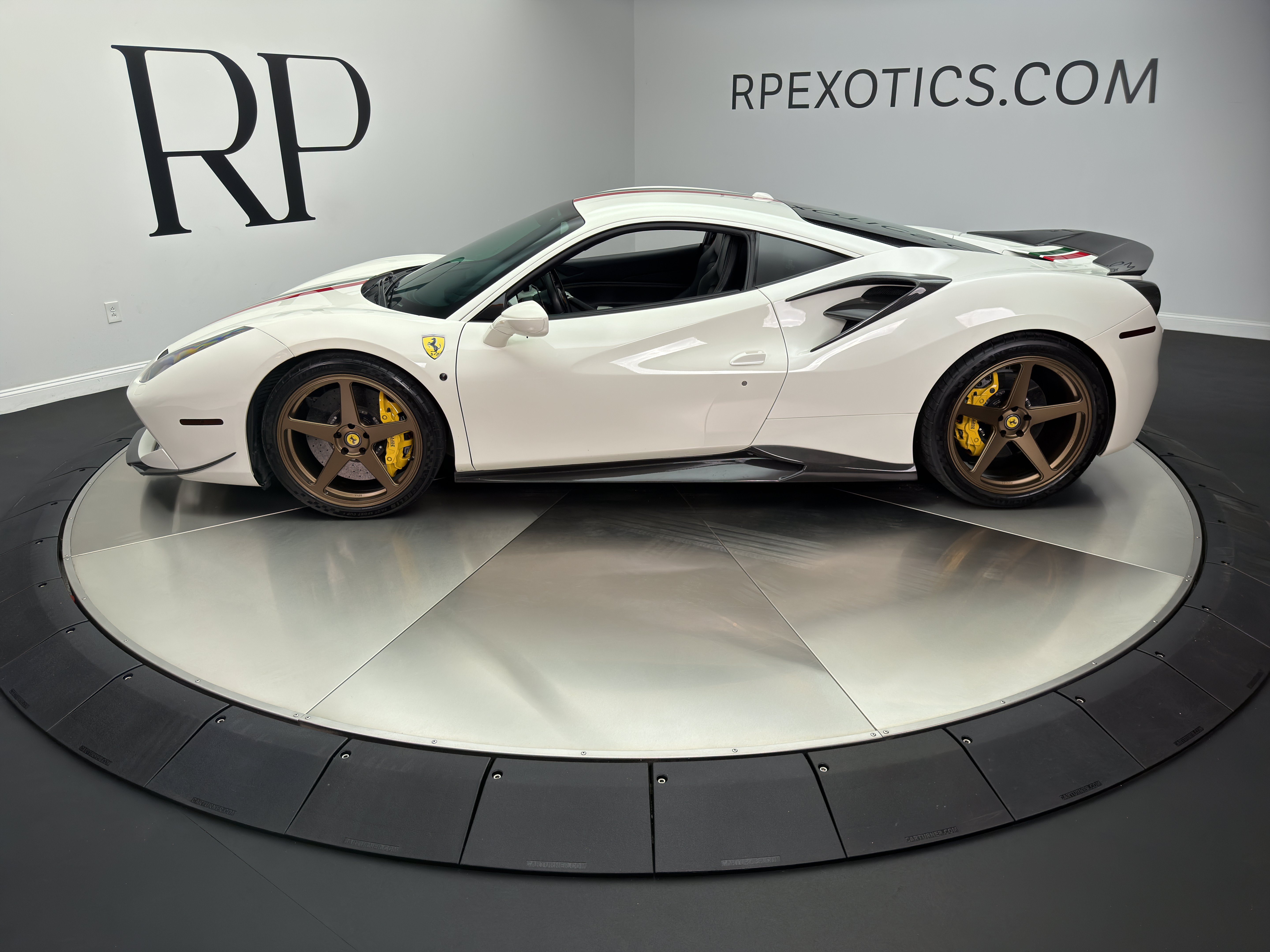 Used 2016 Ferrari 488 GTB RWD image 5