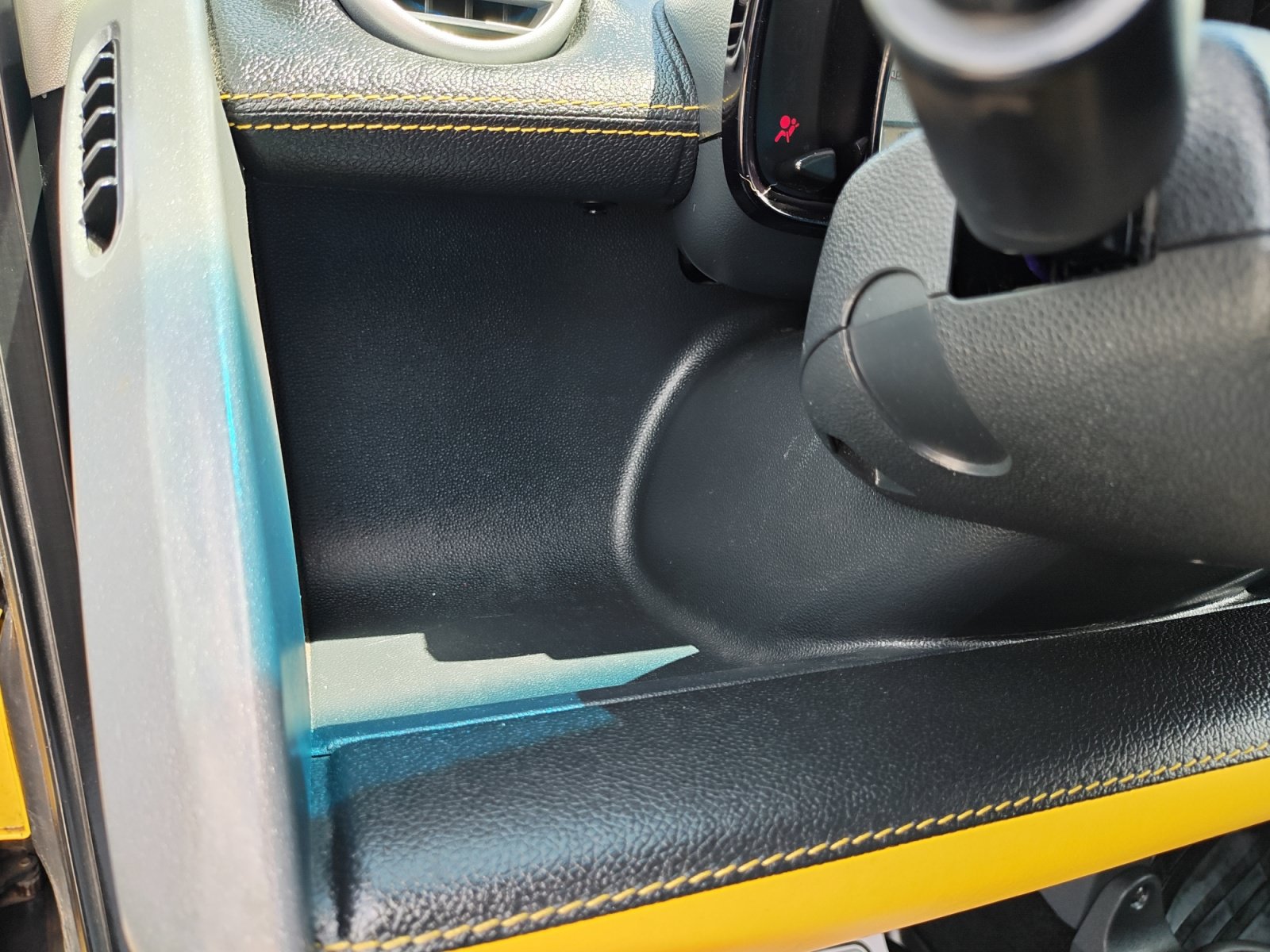 Used 2013 smart fortwo passion RWD image 23