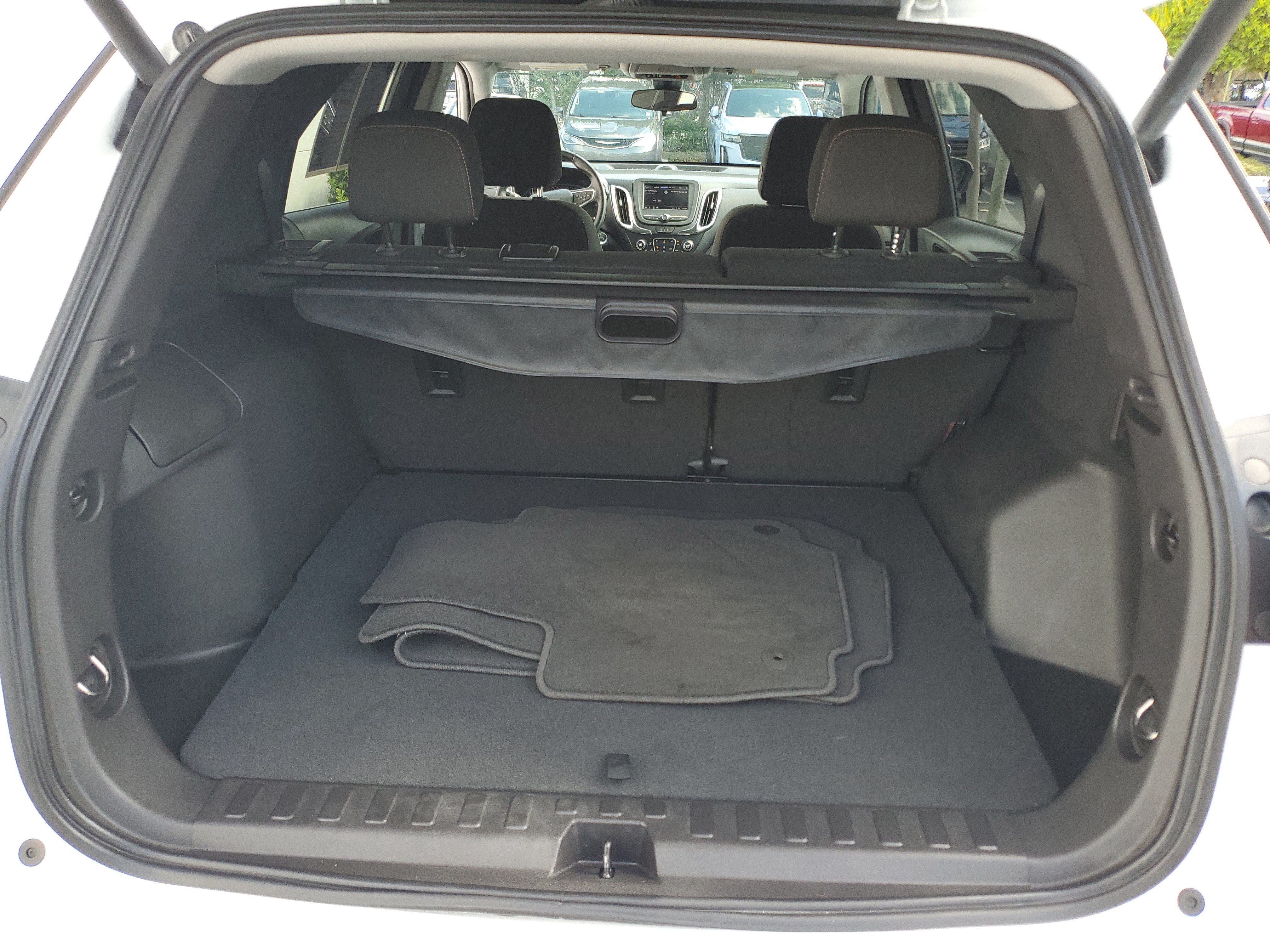 Used 2024 Chevrolet Equinox LT w/ LPO, Cargo Package FWD image 10