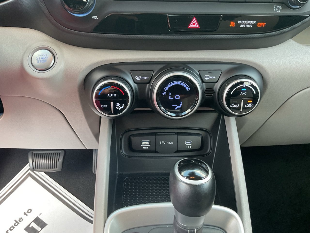 Used 2025 Hyundai Venue SEL FWD image 27
