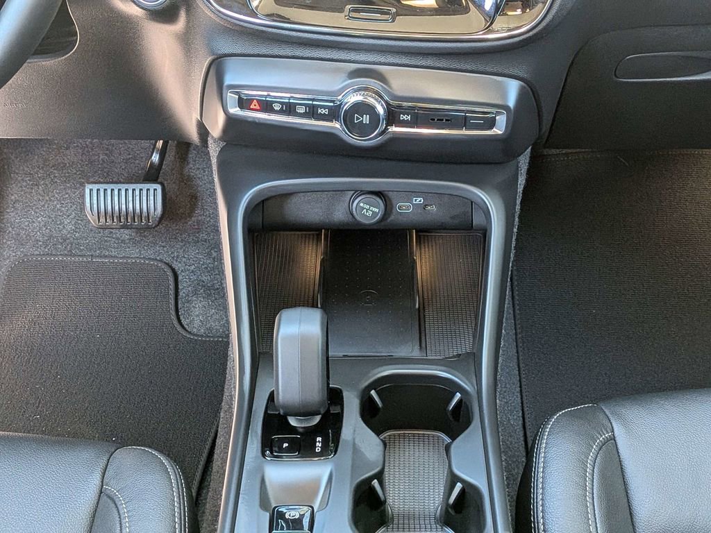 New 2026 Volvo XC40 B4 Core FWD image 19